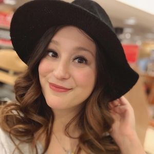 Meet your Posher, Cassandra